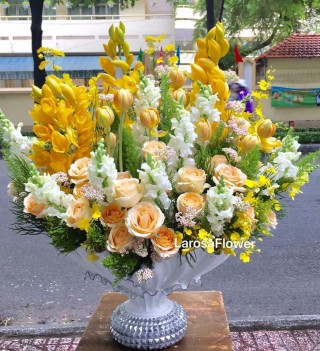 Advance flower vase 08