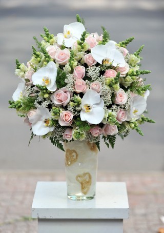 Luxurious Vase Flowers 10