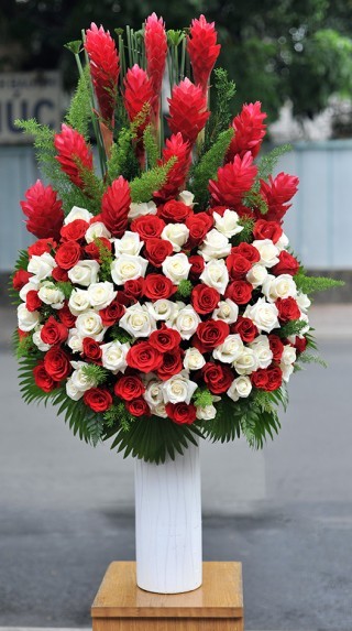Luxurious Vase Flowers 37