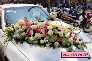 Wedding Flowers Car 01